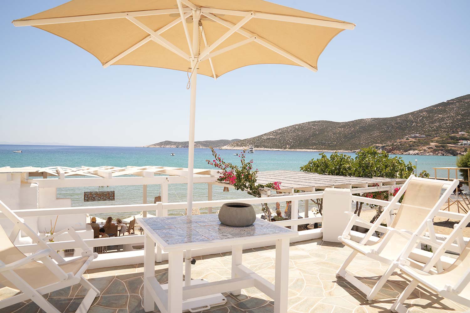 Μεγάλη βεράντα με θέα στη θάλασσα