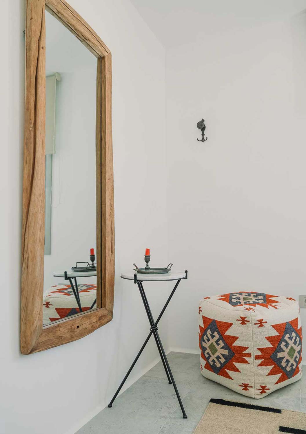 Μοντέρνο υπνοδωμάτιο στο turquoise maisons by the sea στον Πλατύ Γιαλό